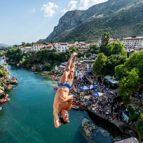 Constantin Popovici câștigă etapa de la Mostar în Seria Mondială Red Bull Cliff Diving