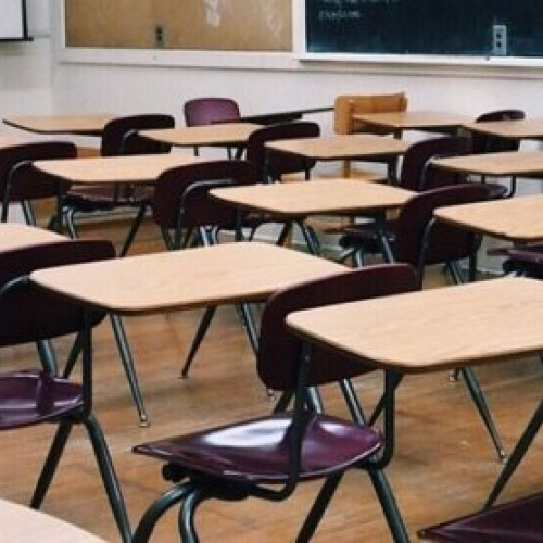 În prima zi a noului an școlar, răspunsuri încerte despre începutul orelor și proteste în școli