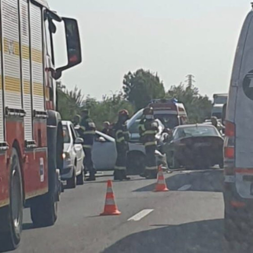 Accident pe DN1 lângă Mândra: patru mașini implicate