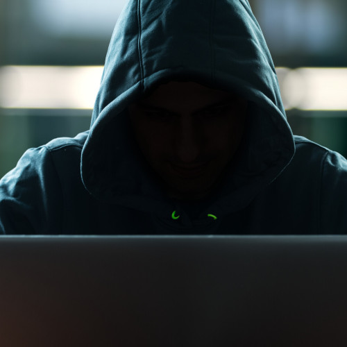 România se confruntă cu un set de amenințări cibernetice în creștere, potrivit raportului anual prezentat de Directoratul Național de Securitate Cibernetică (DNSC), care arată că intensificarea atacurilor are legătură directă cu conflictul ruso-ucrainean.