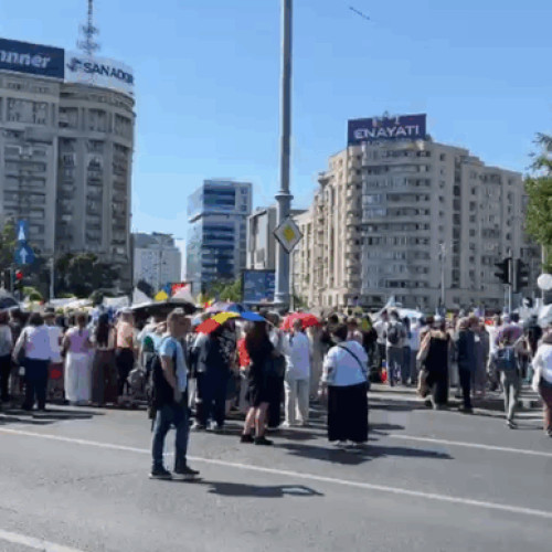 Profesori din întreaga țară ies în stradă la începutul anului școlar, cer demisii și schimbări în educație