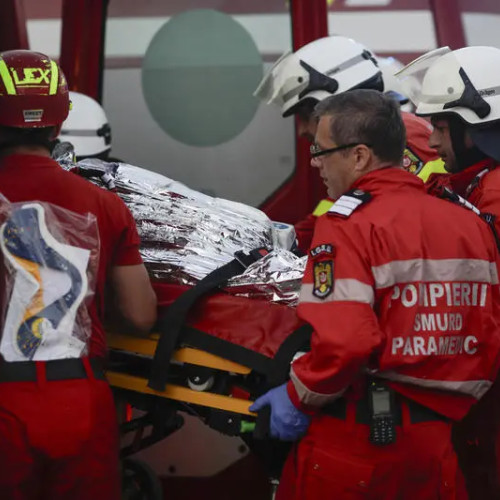 Incendiu în comuna Horia: două autoturisme și o anexă gospodărească afectate, un bărbat rănit