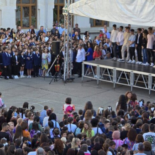 Prima zi de școală între proteste, festivități și tensiuni bugetare în județul Buzău
