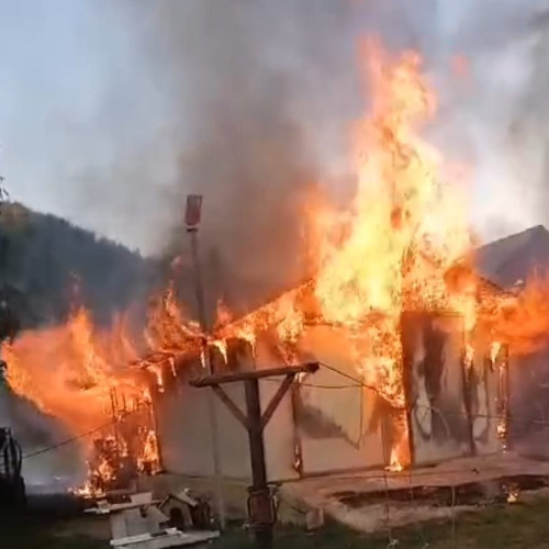 Incendiu la o anexă gospodărească din Piatra Șoimului, limitat de pompieri