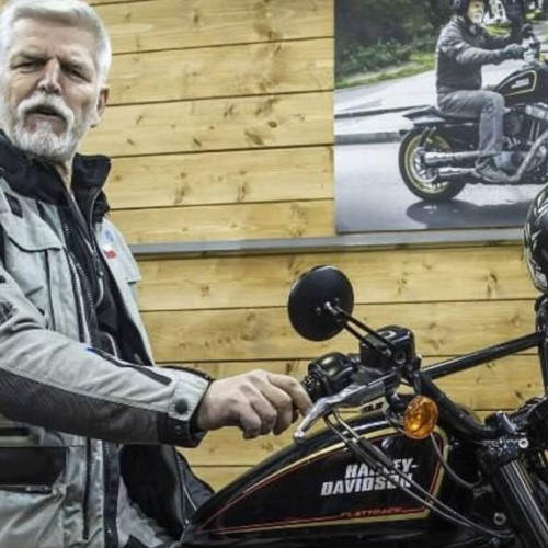 Președintele Cehiei, Petr Pavel, în vacanță în România, pe două roți