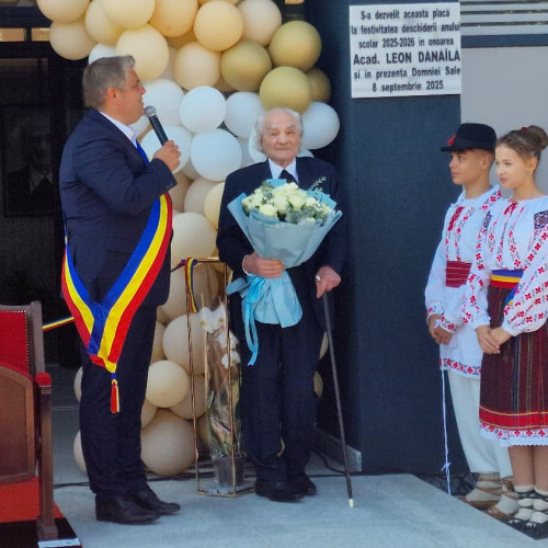 Renumitul neurochirurg Leon Dănăilă participă la deschiderea noului an școlar în Darabani