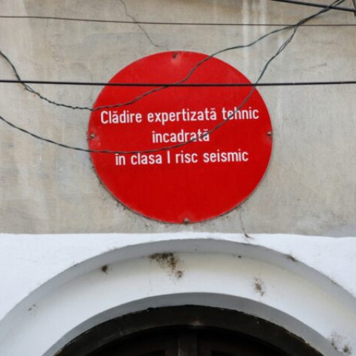 Risc seismic și infrastructură în învățământul din Buzău: microbuze, apă și laboratoare în analiză