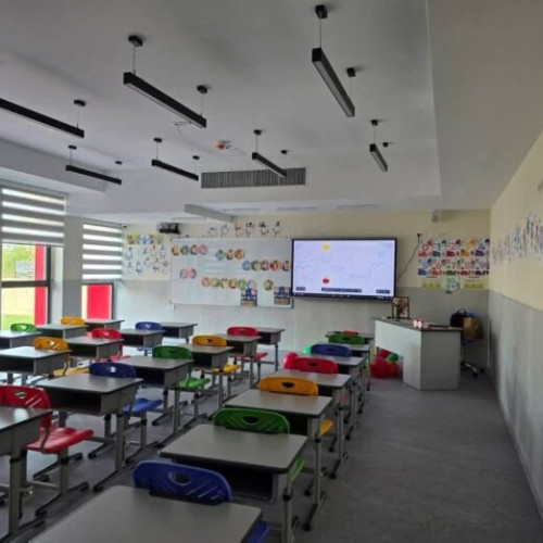 Negoiță participă la deschiderea primei școli noi din București după Revoluție