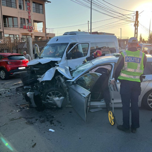 Accident rutier la Mangalia: 12 persoane evaluate medical, traficul blocat