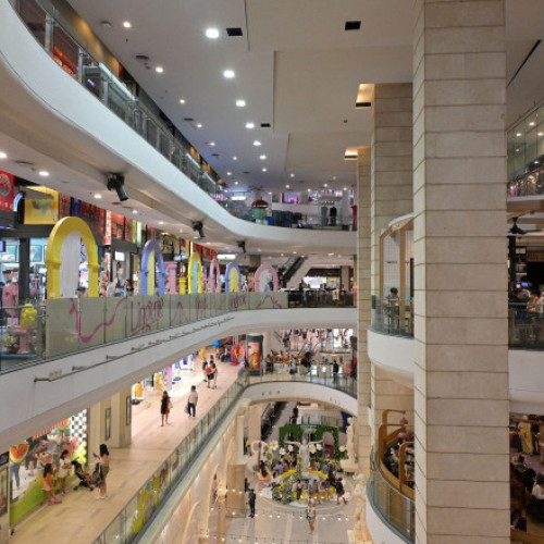 Decizie judiciară ieșită din comun în Cluj: femeie interzisă în malluri timp de trei ani