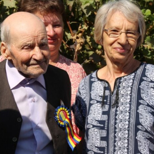 Veteran de război sărbătorit în Tătăranu la 102 ani