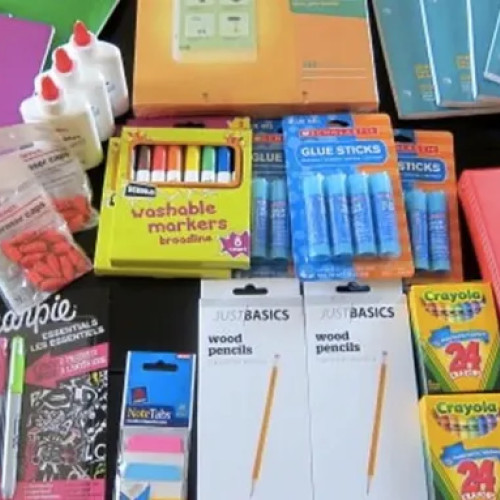 Părinții cheltuiesc mai mult pe rechizite online în acest an, arată un sondaj Cargus