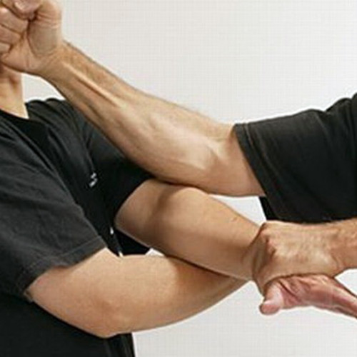 Bătaie într-un local din Piatra-Neamț: doi bărbați, 26 și 34 de ani, agresați; anchetă în derulare