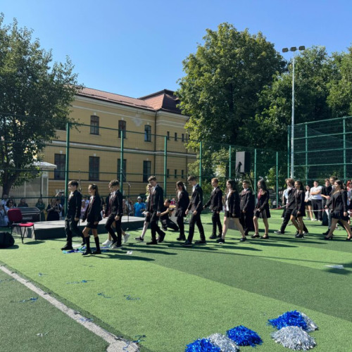 Clopoțelul sună la Colegiul Național Costache Negruzzi: începutul anului școlar