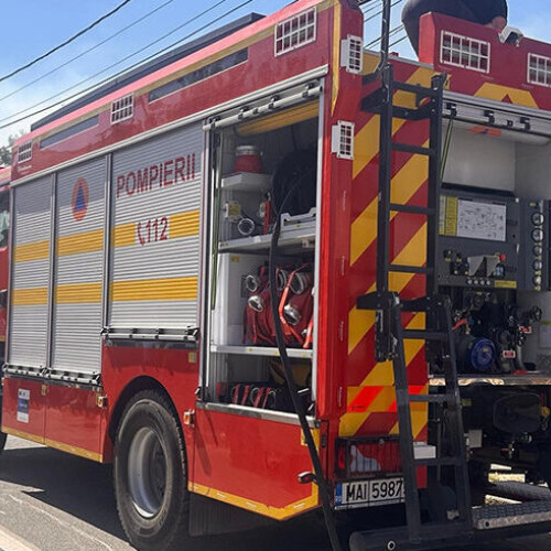 ISU Dobrogea mobilizează echipaje pentru stingerea incendiului
