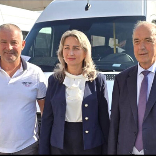 Primăria Luncoiu de Jos primește un microbuz școlar nou pentru elevi