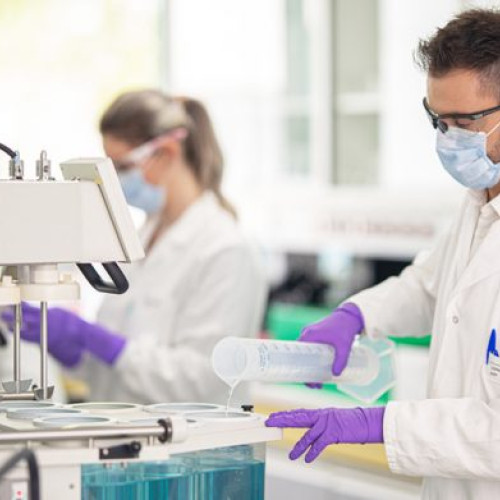 Gel cu consistenţă de şampon poate preveni căderea părului în chimioterapie