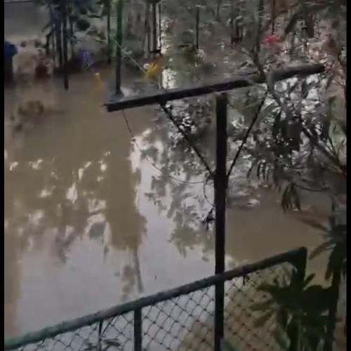 Bloc cu cascadă de apă pe strada Împărat Traian din Botoșani