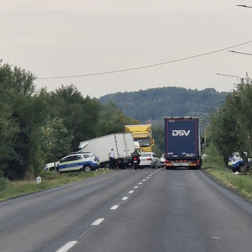 Incident rutier în Ciuperceni, sat Vârtopu, cu implicare de camion