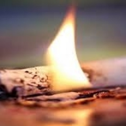 Incendiu într-un bloc din Piatra-Neamț, un bărbat de 72 de ani salvat