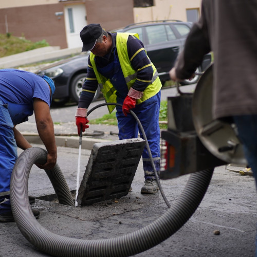 Traficul pe Dobrogeanu – Gherea, reluat; lucrările de conducte continuă