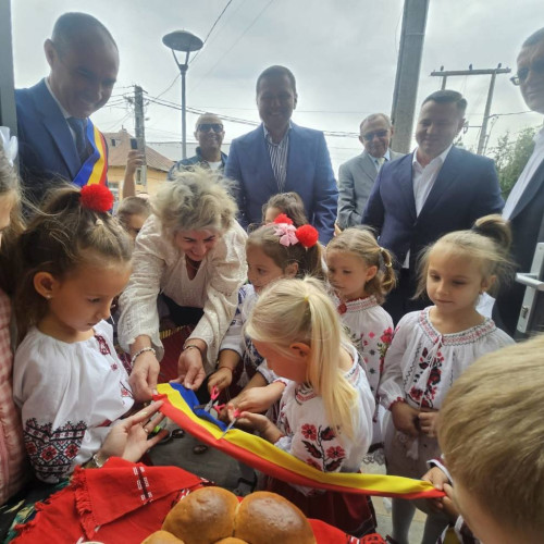 Comunitatea din Dobra inaugurează grădinița modernizată din Mărcești