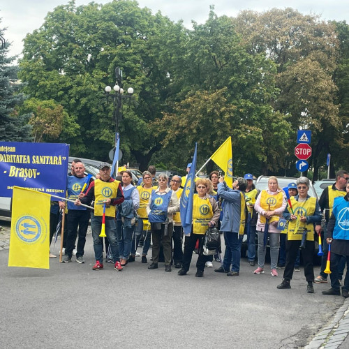 Protest în Brașov față de măsurile guvernului, în fața Prefecturii