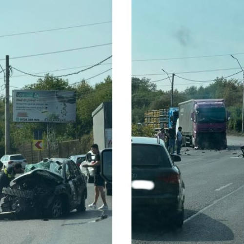 Accident grav pe strada Dura din Baia Mare între autoturism și camion