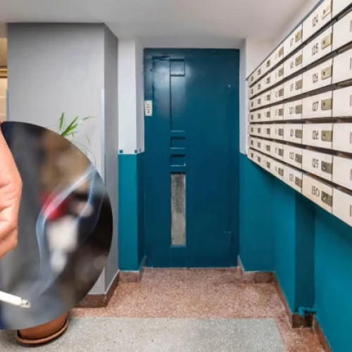 Cluj-Napoca: locatarii reclamă fumatul pe scările blocului