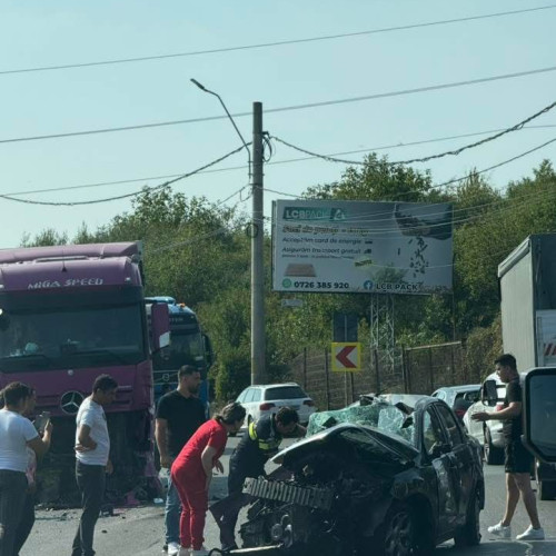 Accident grav pe strada Dura din Baia Mare, între autoturism și camion