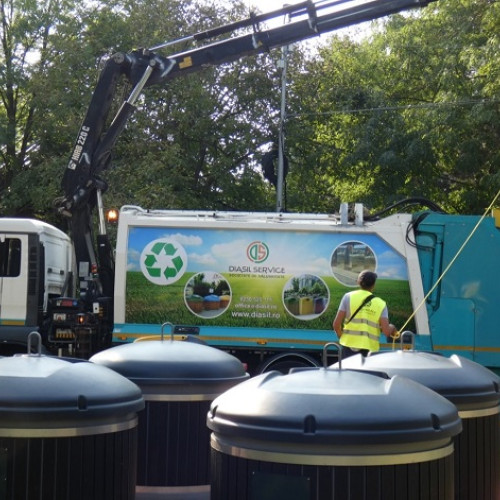 Femeie rănită după ciocnire între autocamion de salubrizare și autoturism în Zamostea