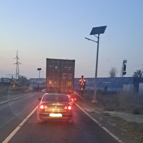 Tren oprit temporar din cauza unei defecțiuni minore, traficul în grafic