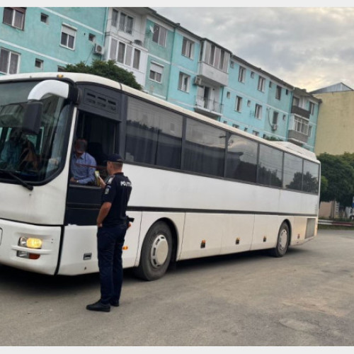 Polițiștii din Bihor verifică transportul elevilor la început de an școlar