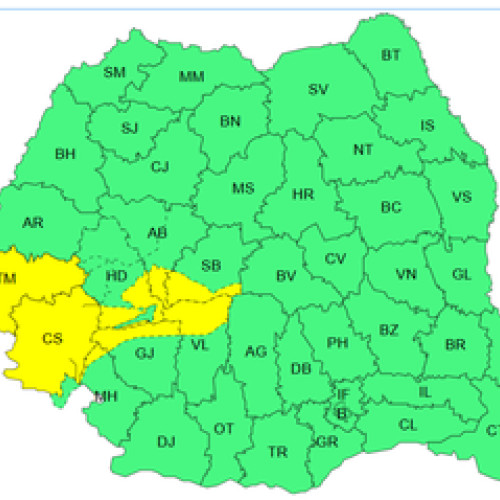 Averse semnificative și vânt puternic în județe cu cod galben