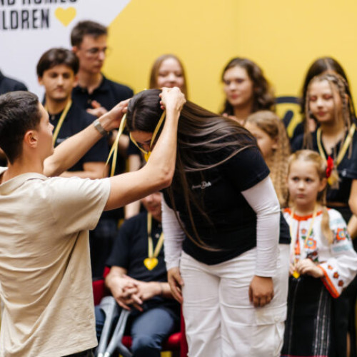 David Popovici donează ziua de naștere copiilor din programul Bursele DAR