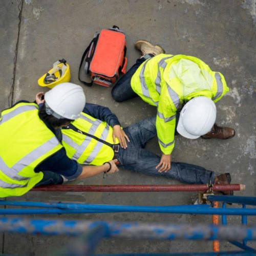 Muncitor român decedat după cădere de la etajul cinci în Ostia