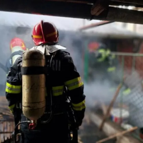 Pompierii sting incendiul într-un garaj din Jucu de Mijloc, fără victime