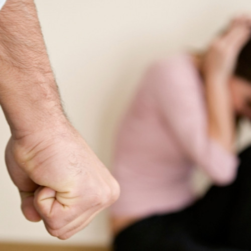 Bărbat de 56 de ani cercetat pentru violență în familie la Piatra-Neamț