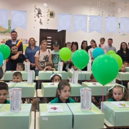 Ghiozdane echipate pentru elevii din Dascălu; investiții pentru educație