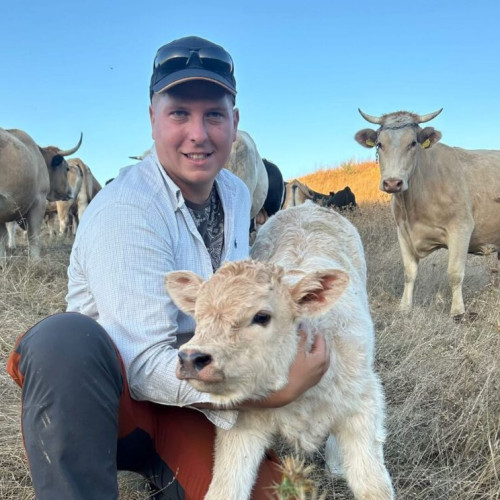 Tânăr ieșean transformă pasiunea în fermă de succes