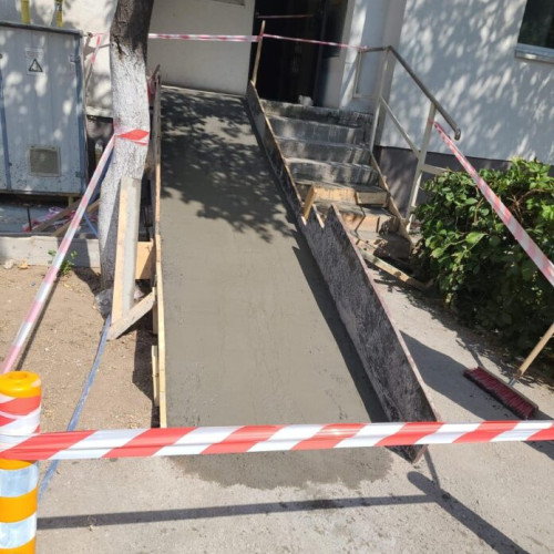 Infrastructură 5 finalizează rampă pentru persoane cu dizabilități pe Iancu Jianu