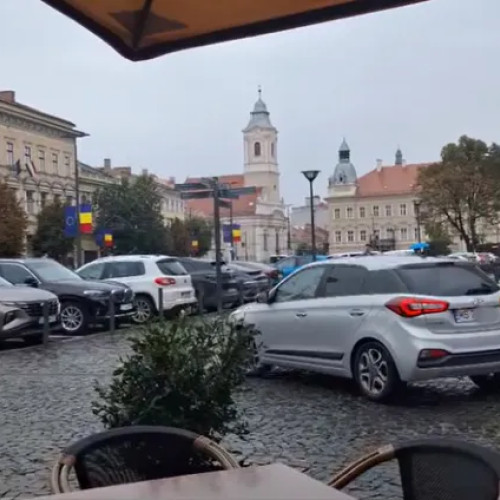 Cluj-Napoca: șofer intră pe pietonal în Piața Unirii, al doilea incident
