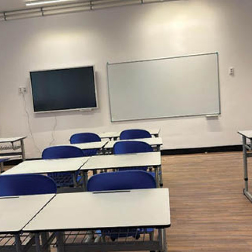 Comarnic investește în educație: mobilier nou și ghiozdane pentru copii