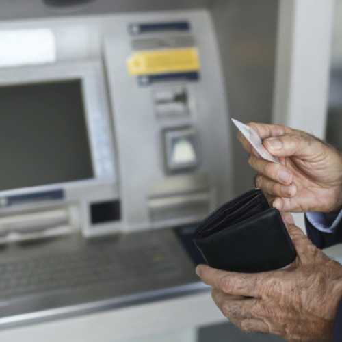 Pensiile pe card: ministrul vrea creșterea numărului de pensionari care le primesc astfel