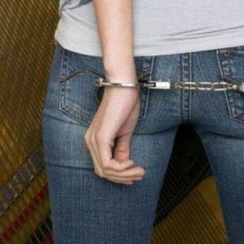 Femeie din Flămânzi arestată pentru furt din Centrul Civic