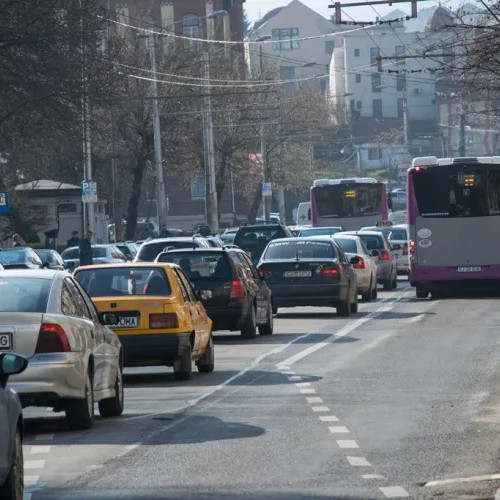 Trafic intens pe Bulevardul Muncii din cauza lucrărilor în timpul zilei