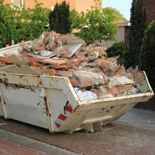 Lungulețu avertizează locuitorii să nu depoziteze moloz în tomberoane