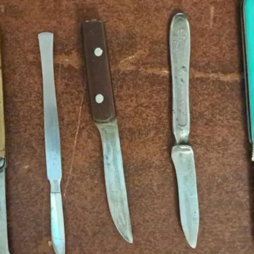 Femeie din Moldova încearcă să intre în Parlament cu 6 cuțite