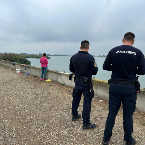 Jandarmii verifică pescarii; 25 legitimate, 10 avertismente la Movileni