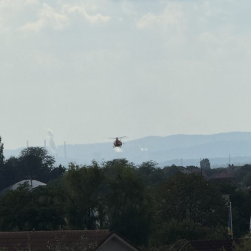 Elicopter SMURD transferă pacient grav de la Tg-Jiu la București